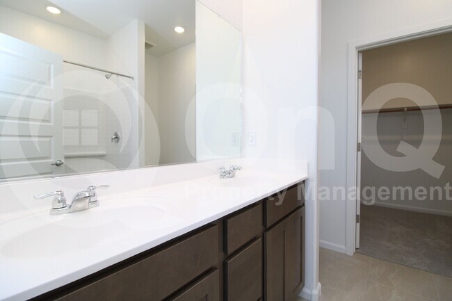Building Photo - 4715 E Danta St