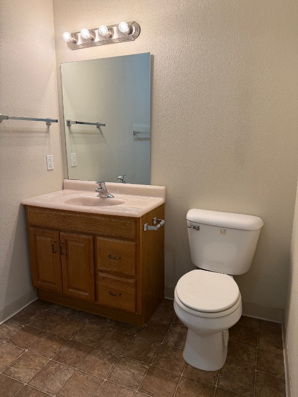 Building Photo - 741 W Sussex Ave