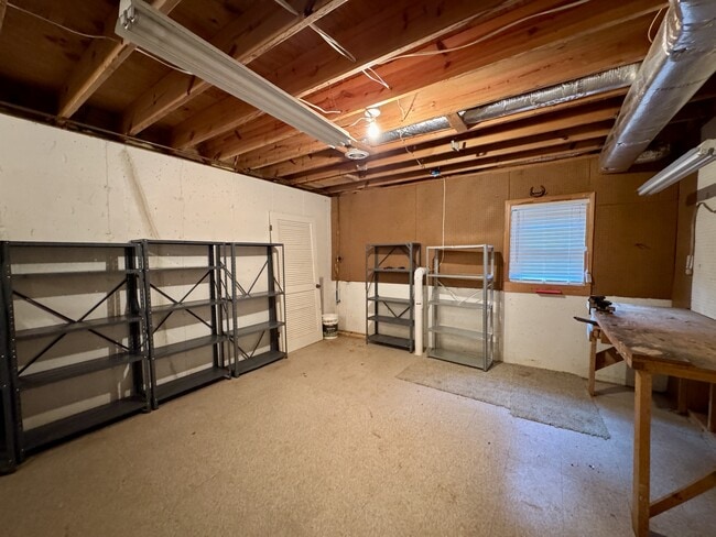 Building Photo - 212 Talah Ln