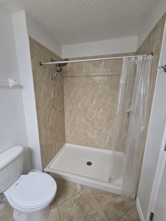 Building Photo - Luxurious Single-Family Home in Secluded Mount Dora Community