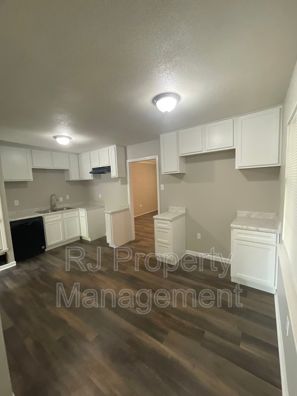 Building Photo - 9154 Haleville St