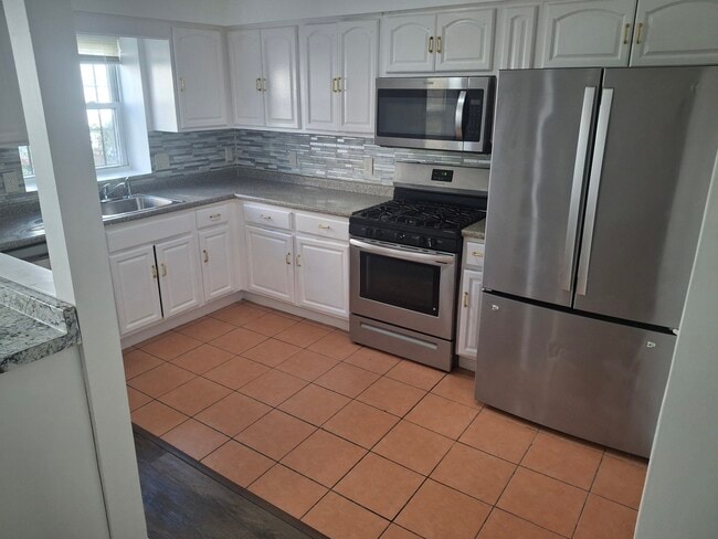 Kitchen - 184 S 8th St