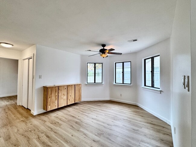 Building Photo - READY NOW!! 4-Bedroom Home in Lake Trant w/Attached Garage! Pet Friendly!