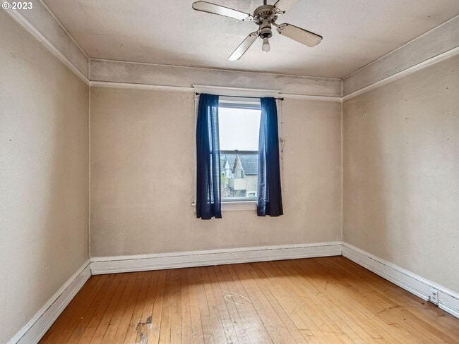 Building Photo - 4 Bed 1.5 Bath 1758sqft - Historic Charm with Renovations and so Much More!