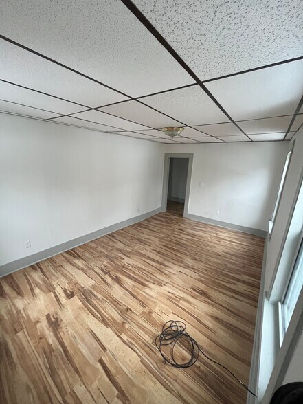 Building Photo - 40 Garnet St