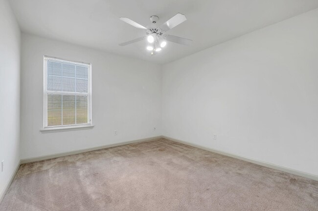 Building Photo - 3214 Skyview Dr