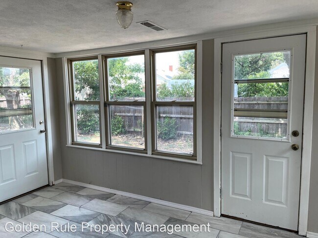 Building Photo - 3 br, 2 bath House - 120 E Ave F