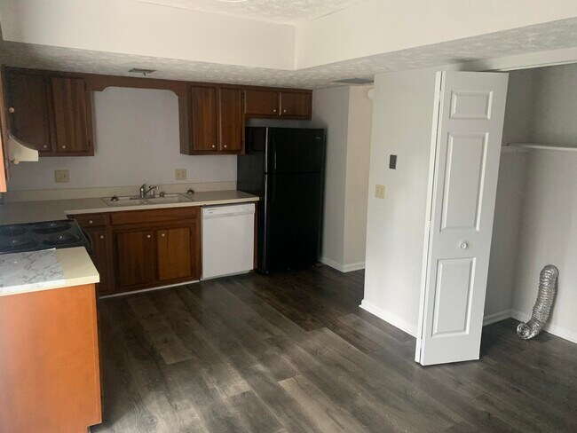 Building Photo - 1104 Collins Ln