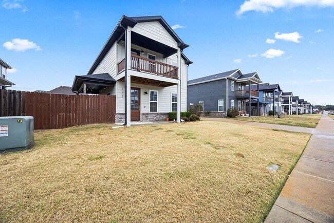 Building Photo - 1721 W Whitney Ln