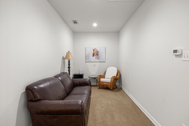 Building Photo - 4757 W Alabama St