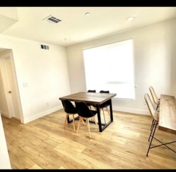 Building Photo - 1543 W 37th Pl