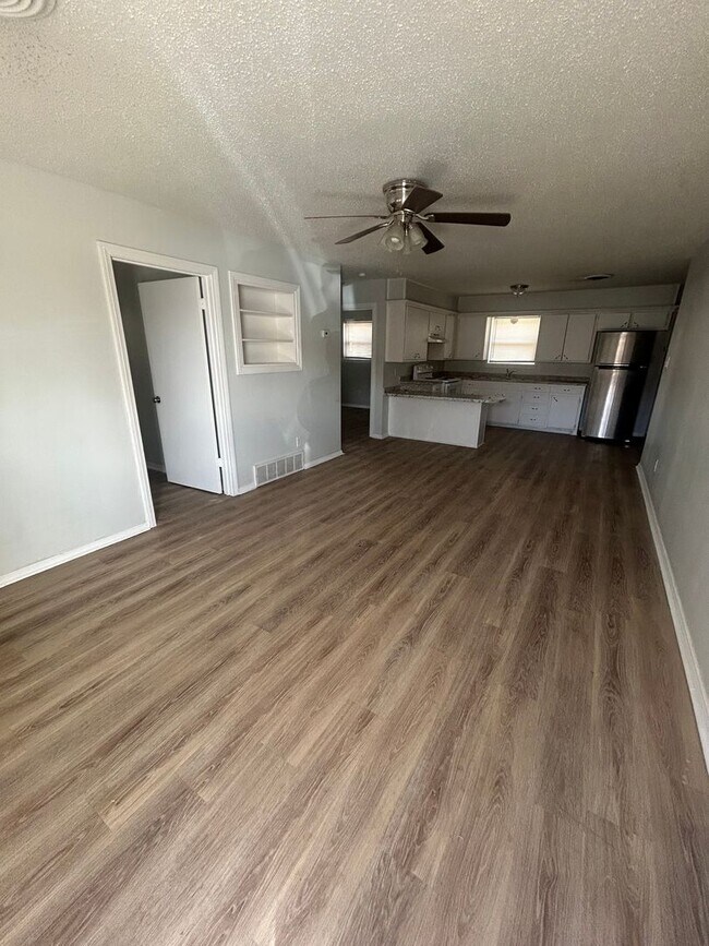 Building Photo - 1618 58th St