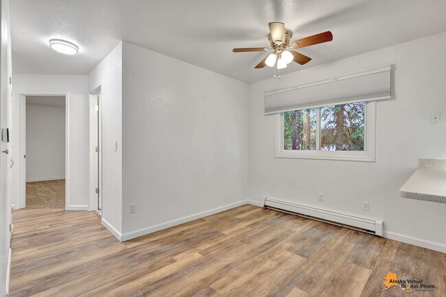 Building Photo - 1102 Broaddus St