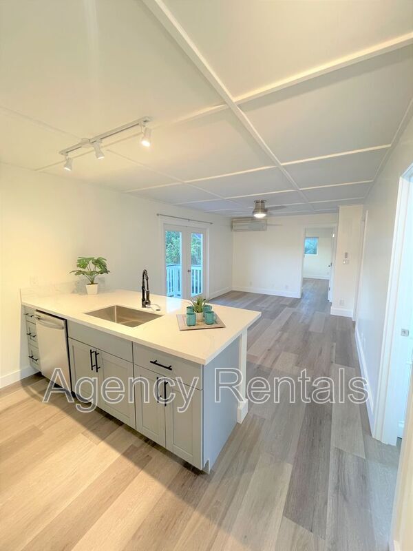 Building Photo - 3036 Monsarrat Ave
