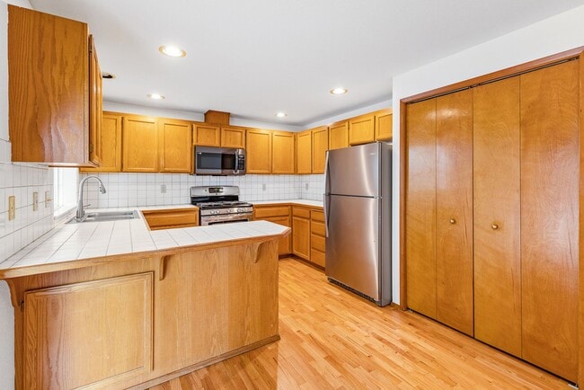 Building Photo - Duplex - 2 bedroom 2 bath