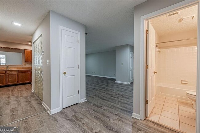 Building Photo - 6034 Coventry Cir