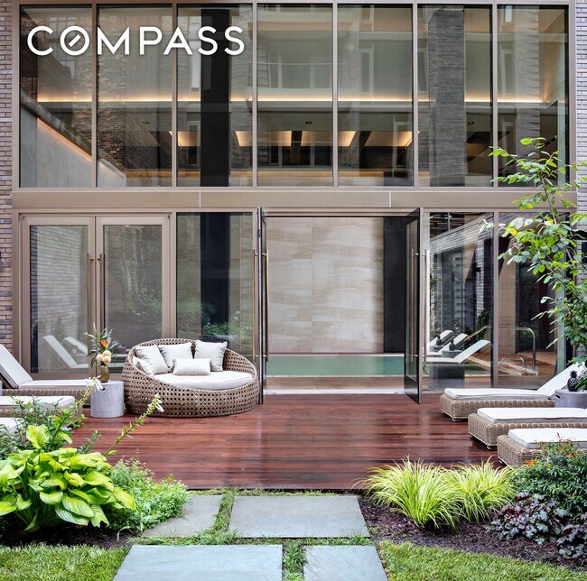 Building Photo - 505-513 W 43rd St