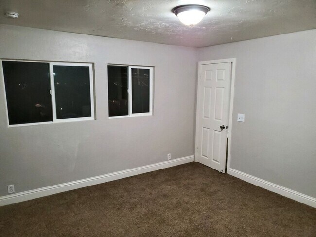 Building Photo - Beautifully Remodeled 5 Bedroom Home.