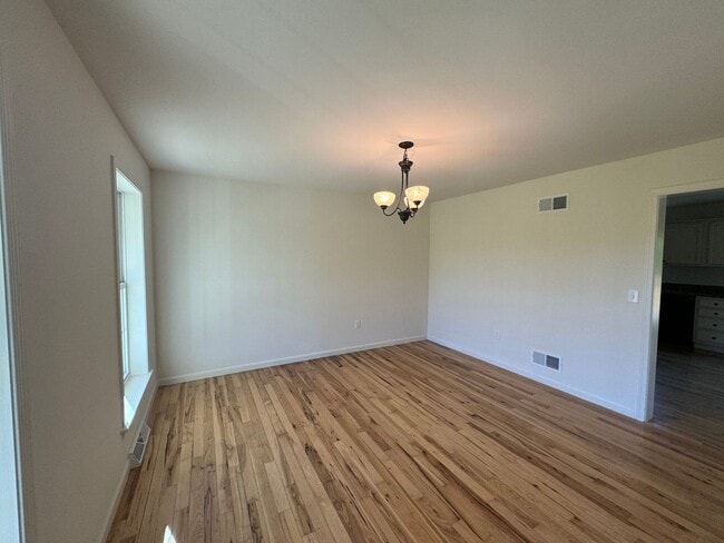Building Photo - 4 Bed 3 Bath Updated Home In Lititz