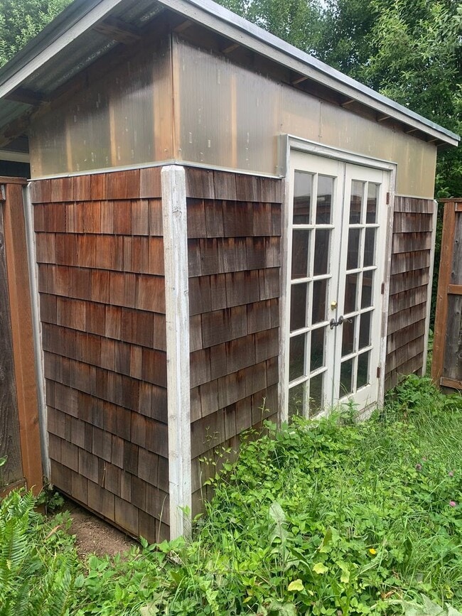 Building Photo - $2,500 Three Bedrooms, One Bath Home with Private Back Yard, Ready To Lease!