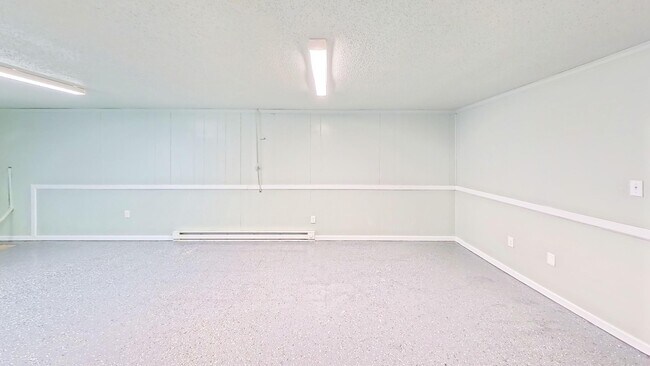 Building Photo - 3695 Weyland Dr