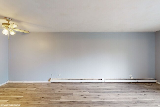 Building Photo - 2432 Waterbury Dr