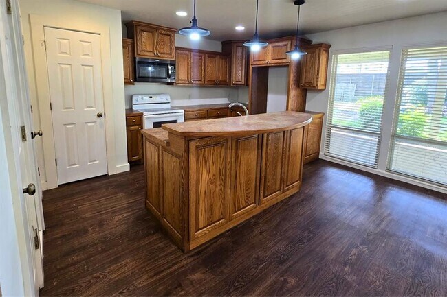Building Photo - 9303 Robins Nest Ln