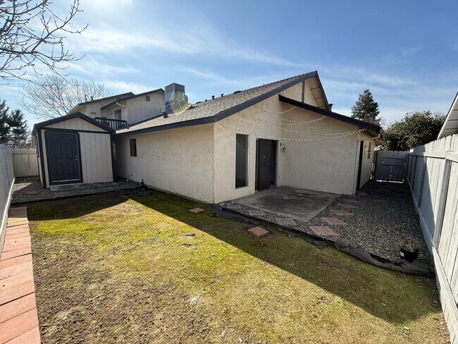 Building Photo - Temescal and Moonstar Duplex