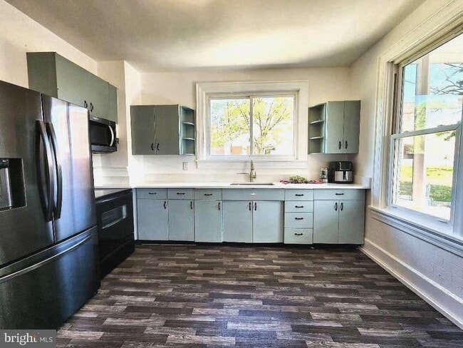 Building Photo - 515 Fourth St