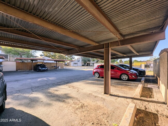 Building Photo - 2233 W Farmdale Ave