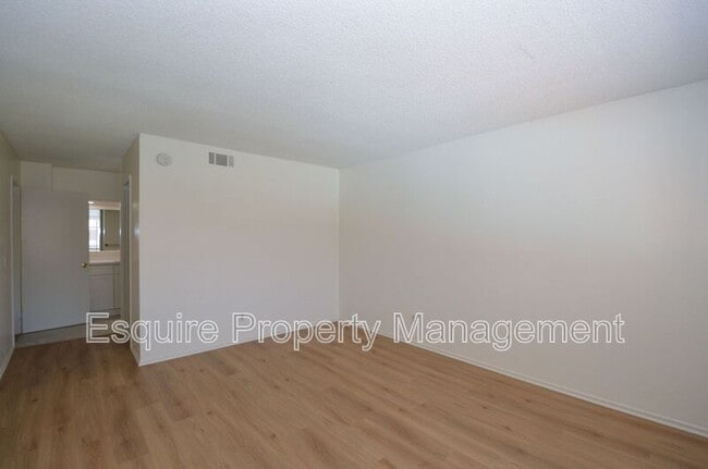 Building Photo - 443 Chapala Dr