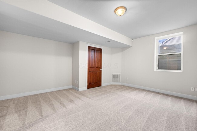 Building Photo - 975 N 6th St