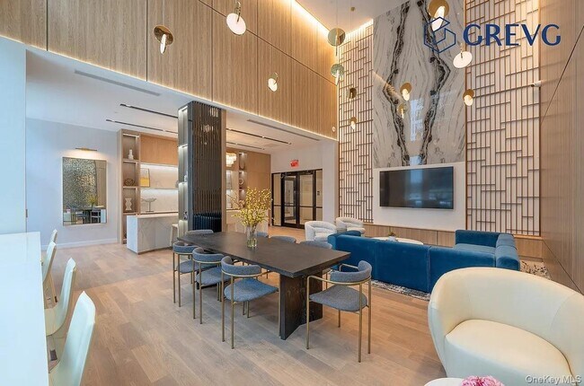 Building Photo - 136-18 Maple Ave