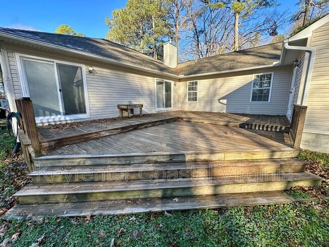 Building Photo - 22265 Deep Bottom Dr