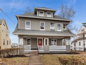 Building Photo - 57 Walnut St