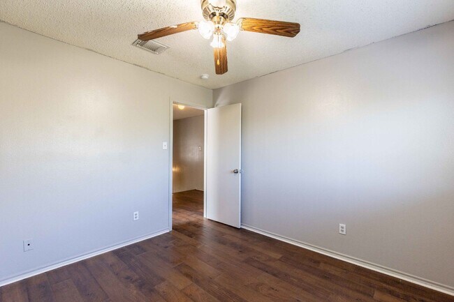 Building Photo - 8423 Parry Path