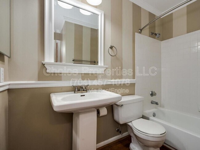 Building Photo - 424 Mather Green Ave