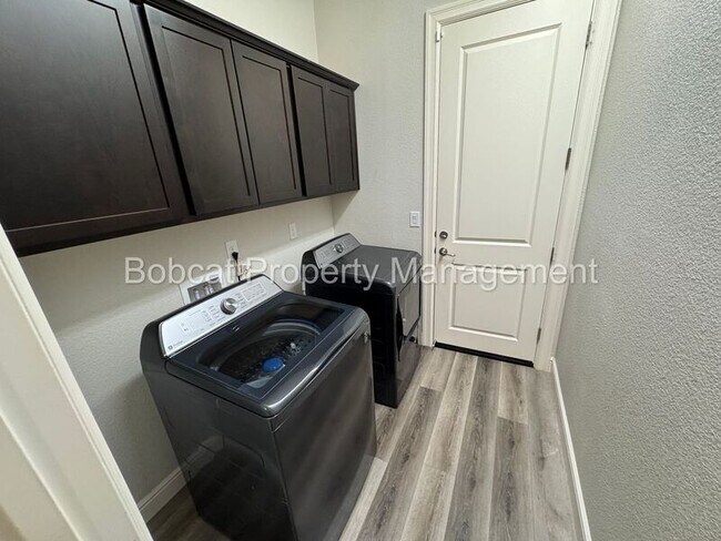 Building Photo - 925 Cranfield Ct