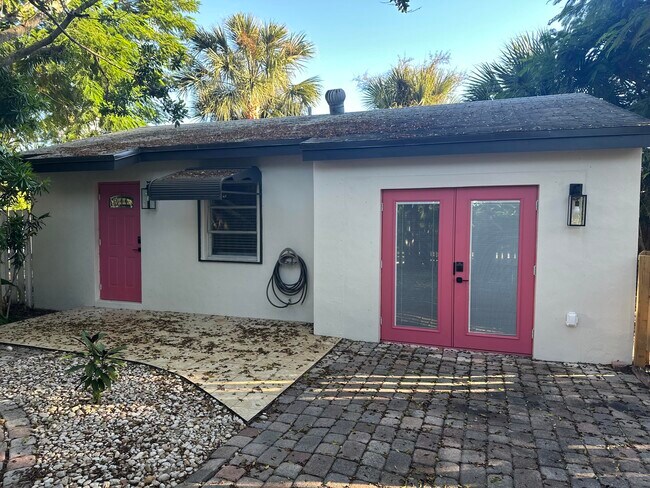 Building Photo - 5009 Spruce Ave