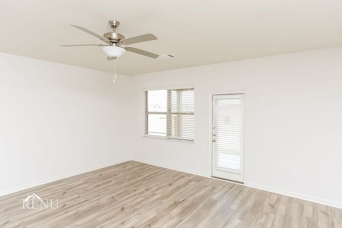 Building Photo - 1032 Wheatfield Ln