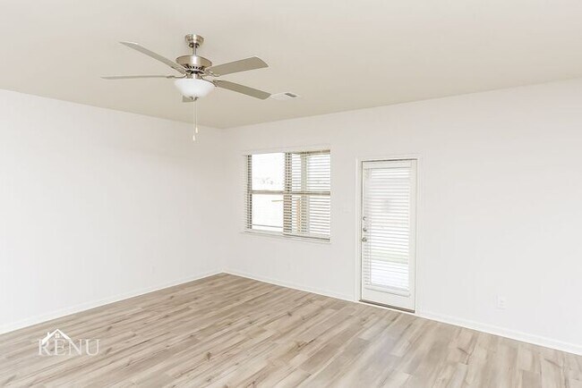 Building Photo - 1004 Wheatfield Ln