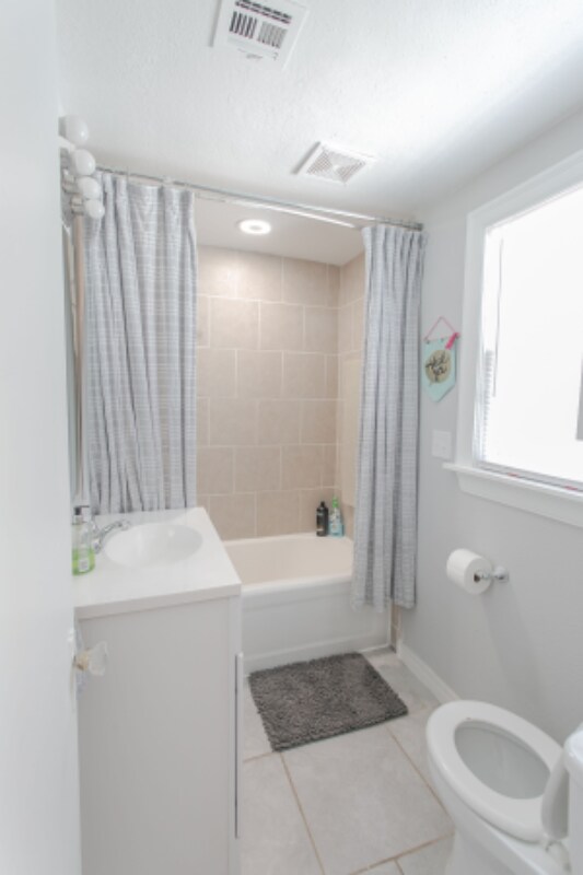 Building Photo - 3405 NW 25th St