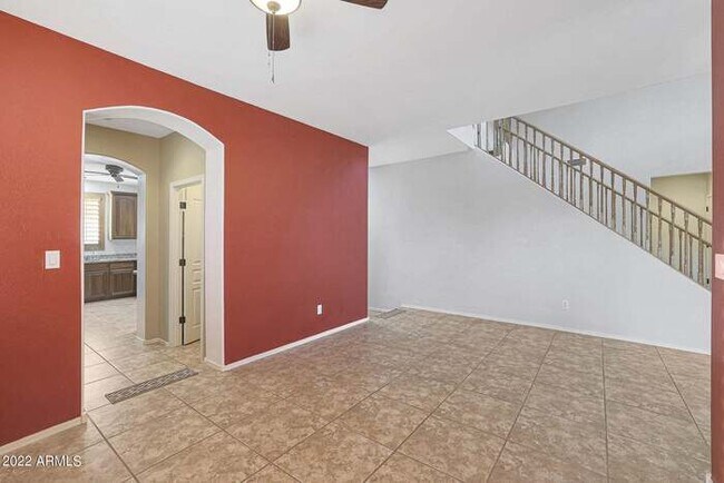 Building Photo - Beautiful 5 bedroom w/pool!