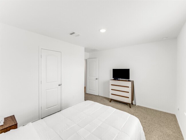 Building Photo - 15022 High Rpds Ln