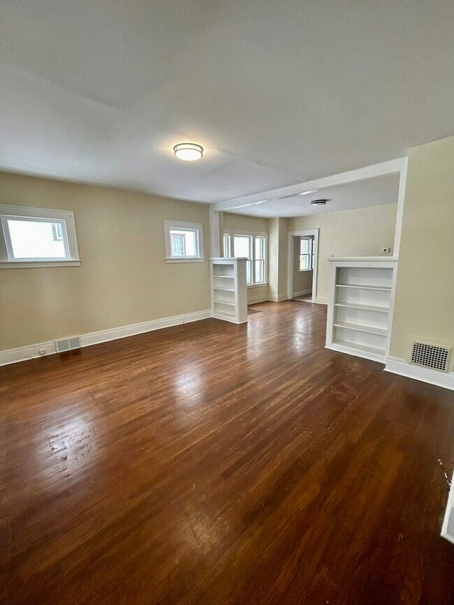 Building Photo - 810 Seeley Rd