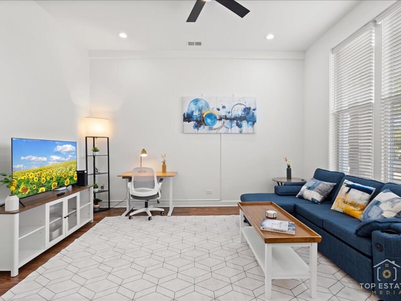 Building Photo - 3529 S Indiana Ave