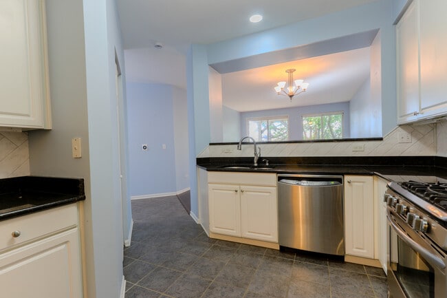 Building Photo - 2973 Kentshire Cir