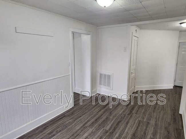 Building Photo - 1664 N Wisconsin St