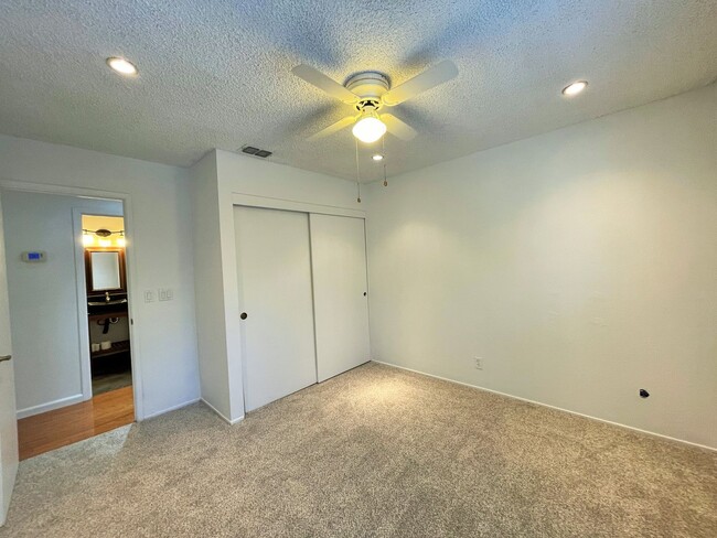 Building Photo - Recently Refreshed 4 bedroom, 2 bath Natom...