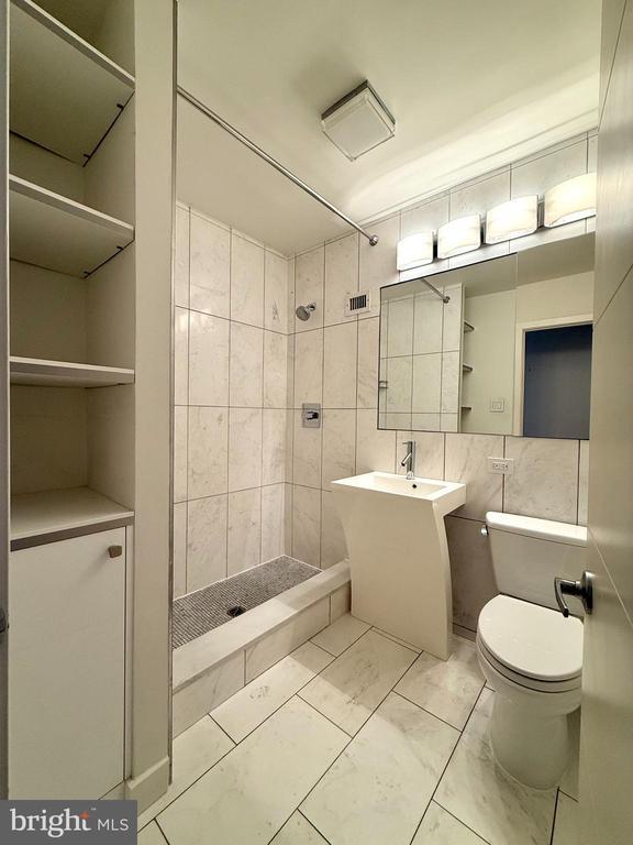 Building Photo - 10401 Grosvenor Pl